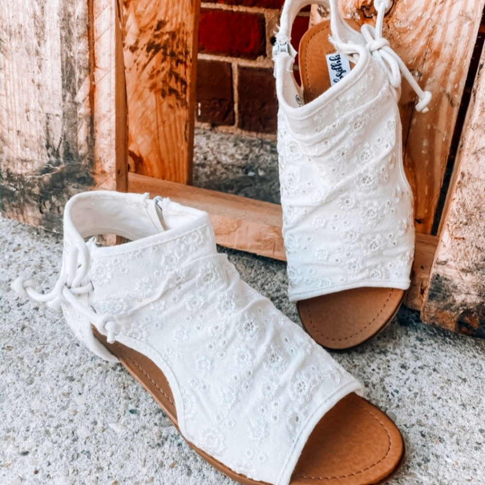 Gypsy Jazz loopy sandal